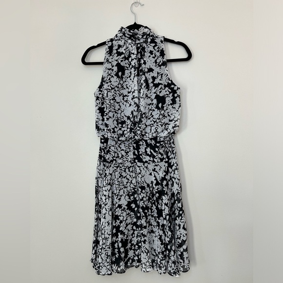 Just Taylor Mock Neck Black White Floral Lightweight Sleeveless Midi - Picture 7 of 9